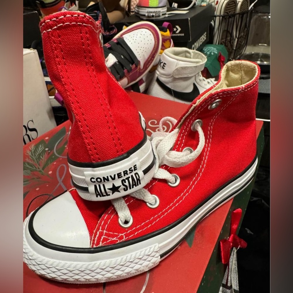 child 11.5 red Converse